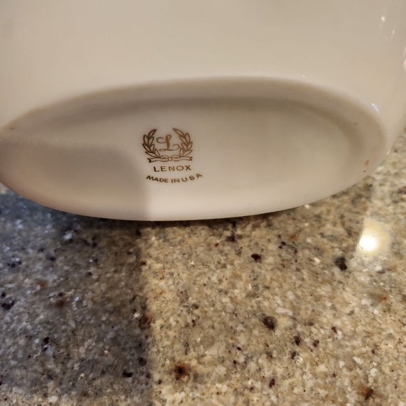 EXTREMELY UNIQUE PIECE🥐LENOX🥐Crescent Shaped Vase🥐 - Picture 4 of 4